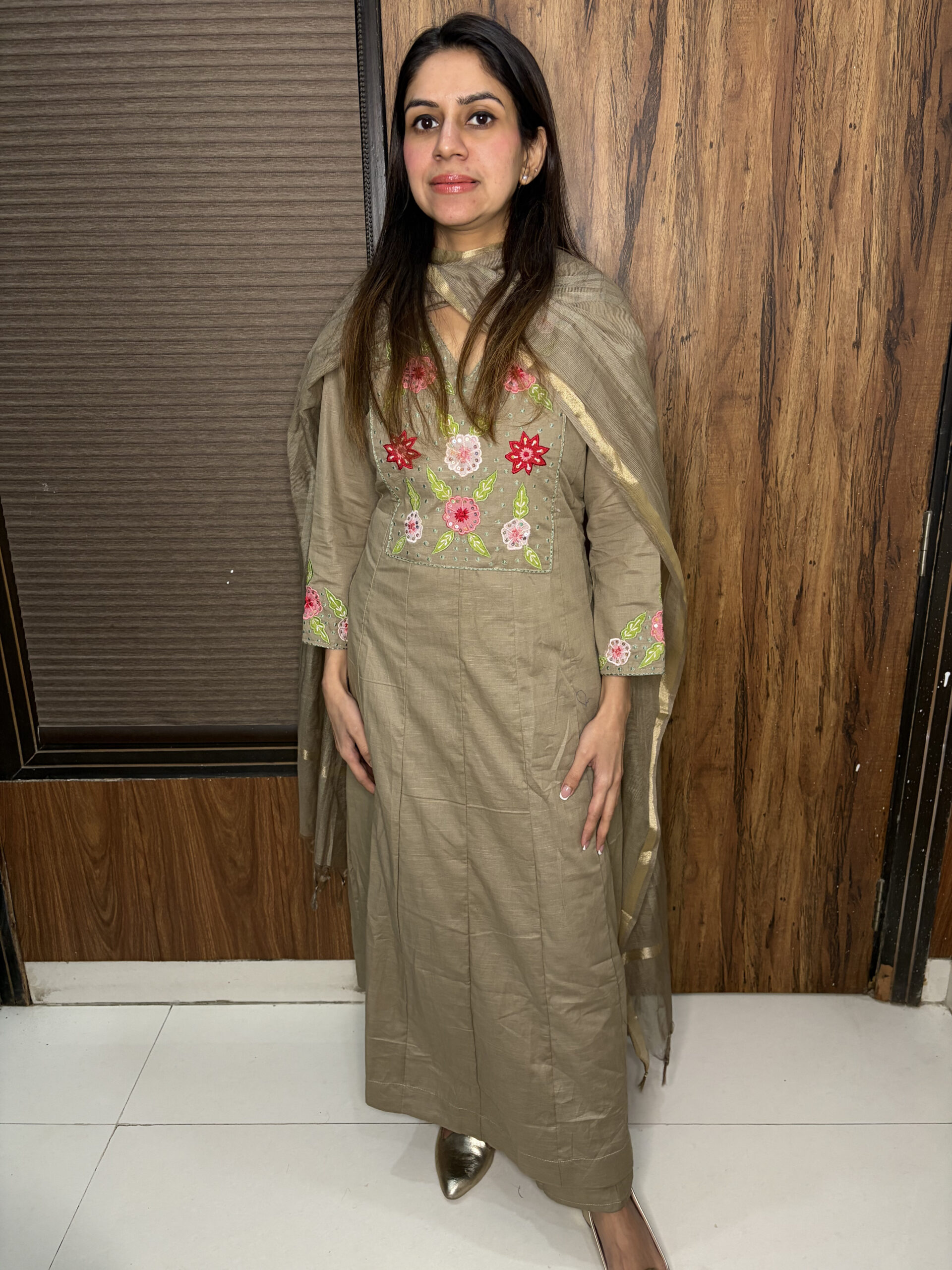 IMG_2561-scaled-1.jpg The Royalty In Beige - Image 1