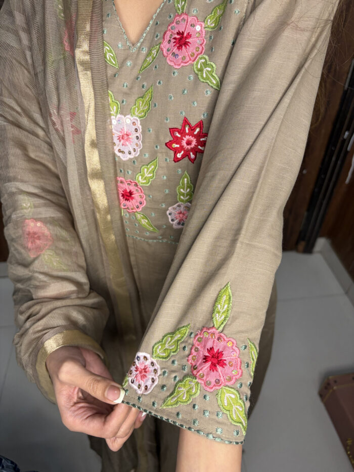 The Royalty In Beige - Image 5