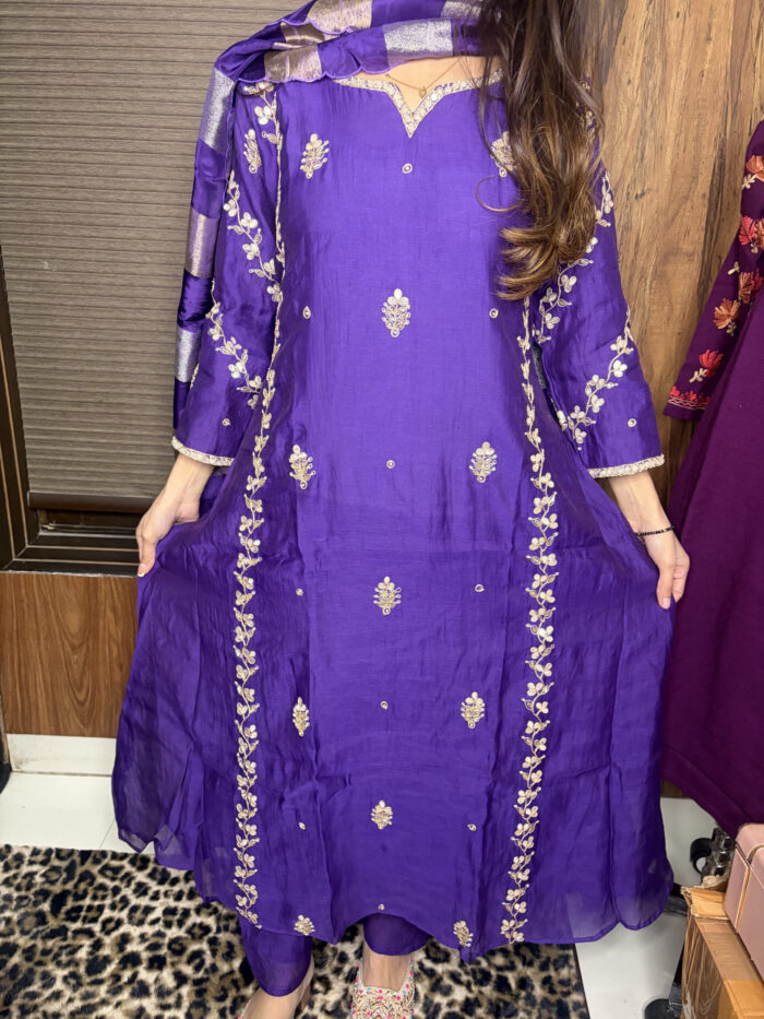 Gota Wrok Mul Chandheri Suit - Image 2