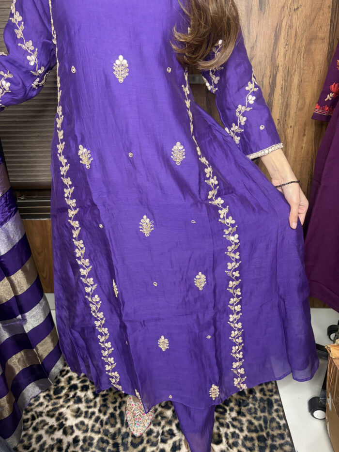 Gota Wrok Mul Chandheri Suit - Image 5