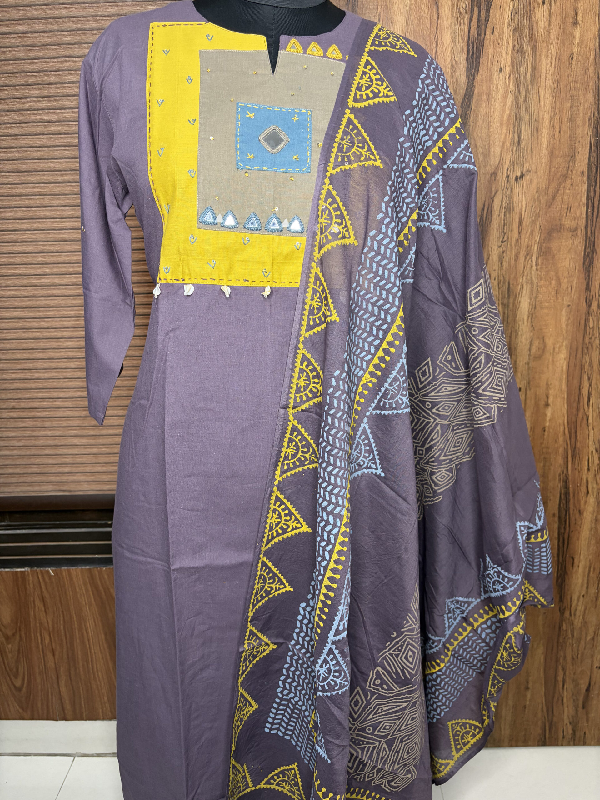 IMG_3707-scaled-1.jpg Mirror Work Cotton suit - Image 1