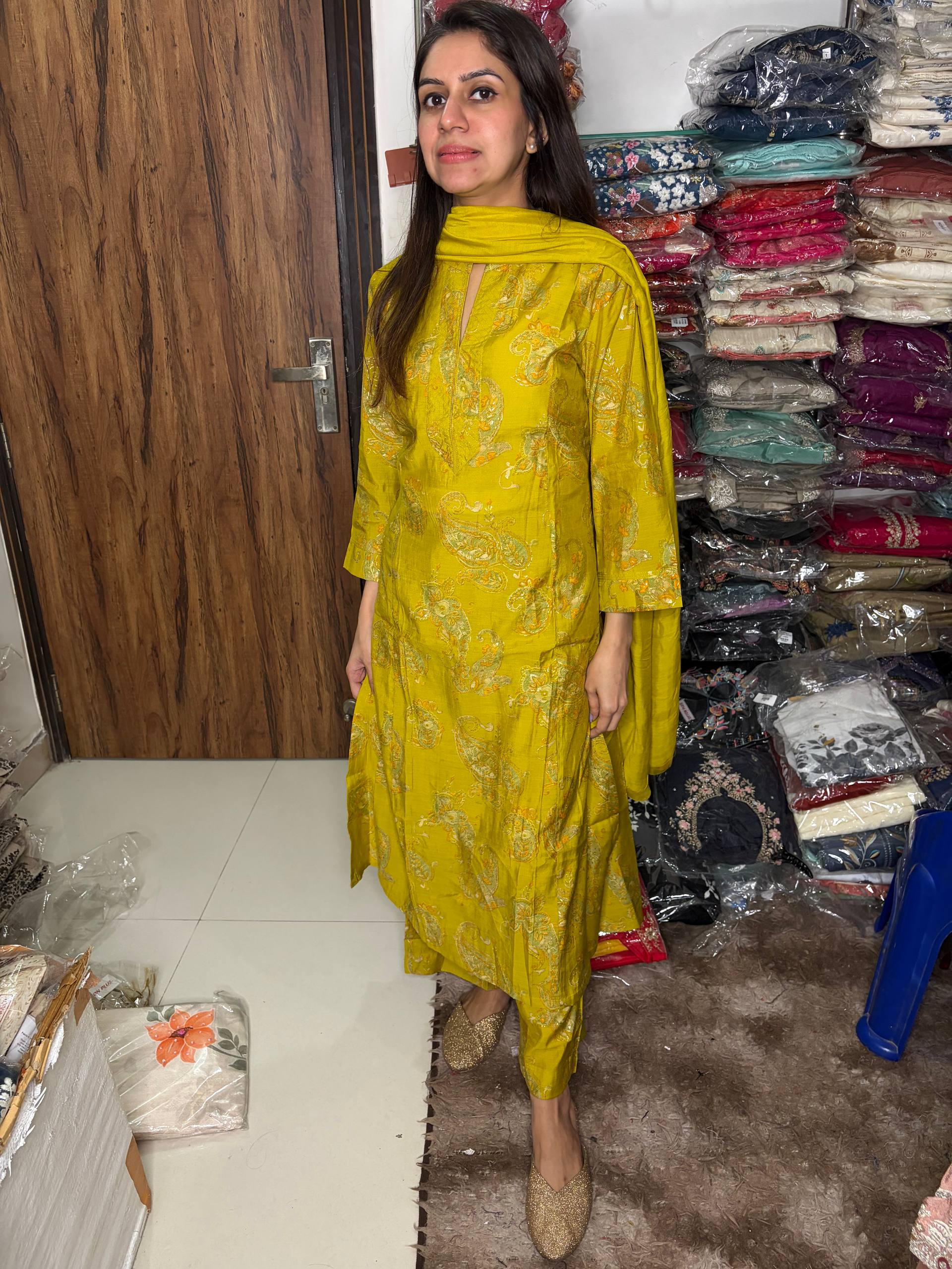 photo_1_2025-11-25_13-39-07.jpg Floral formals Fabric Muslin - Image 1